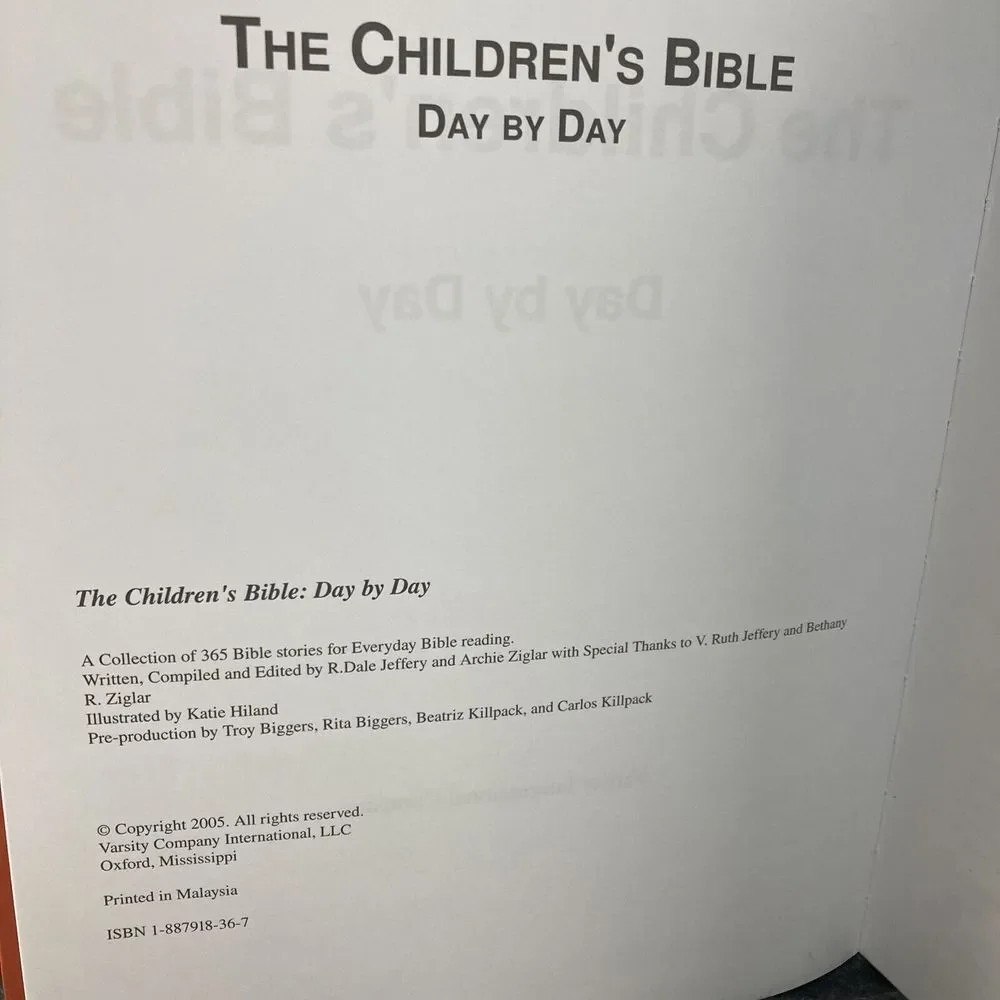 The Children's‎ Bible Day By Day 365 Bible Stories Illustrated Hard Cover 2005